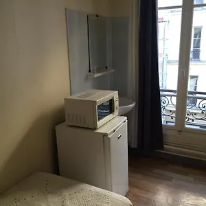 Au Royal Mad 3*, París Francia